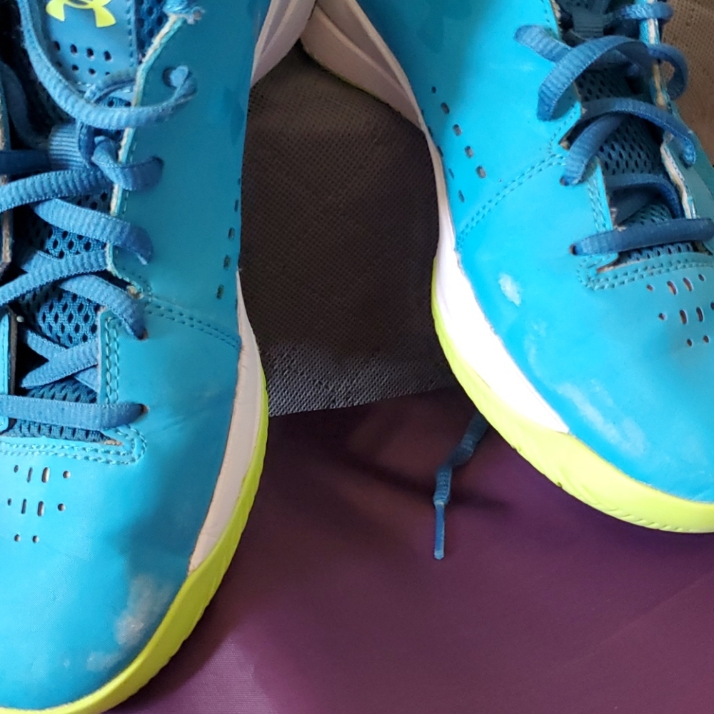 Under Armour Shoes - Picture 2 of 7